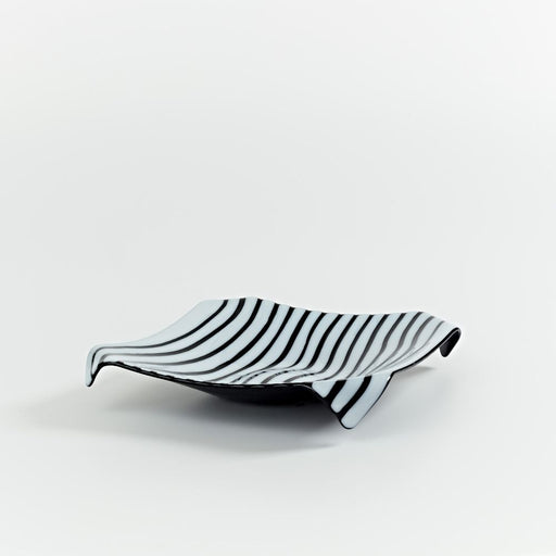 Monochrome Drop Leaf Dish